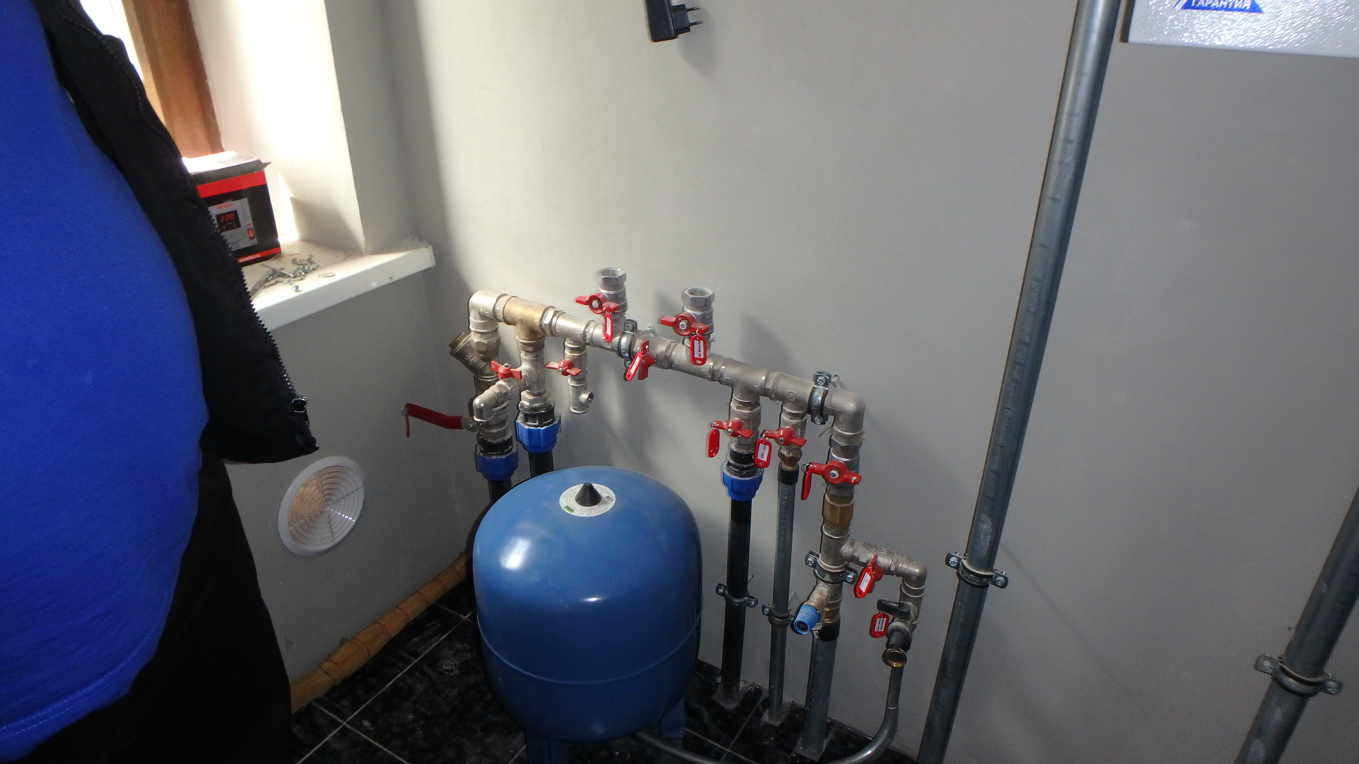 Обустройство водоснабжения частного дома из скважины